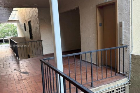 Condominio en alquiler en Hialeah, Florida, 2 dormitorios, 76.18 m2 № 1993810 - foto 20