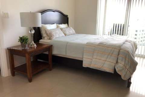 Condo in Hallandale Beach, Florida, 3 bedrooms  № 1780125 - photo 13
