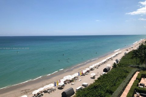Condo in Hallandale Beach, Florida, 3 bedrooms  № 1780125 - photo 20