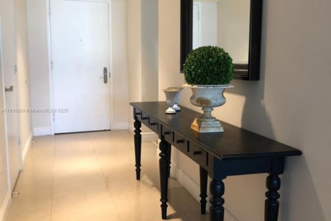 Condo in Hallandale Beach, Florida, 3 bedrooms  № 1780125 - photo 4