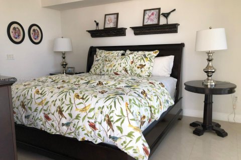 Condo in Hallandale Beach, Florida, 3 bedrooms  № 1780125 - photo 7