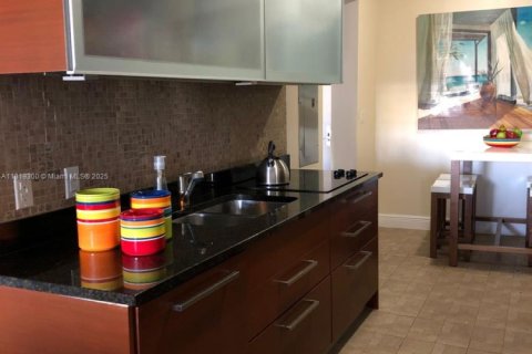 Condo in Hallandale Beach, Florida, 3 bedrooms  № 1780125 - photo 21