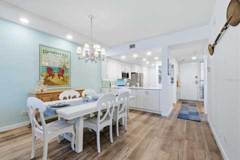 Condo in Longboat Key, Florida, 2 bedrooms  № 2418465 - photo 9