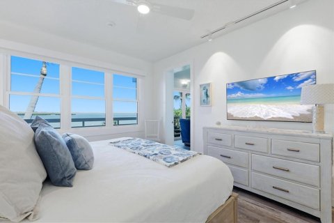 Condo in Longboat Key, Florida, 2 bedrooms  № 2418465 - photo 18