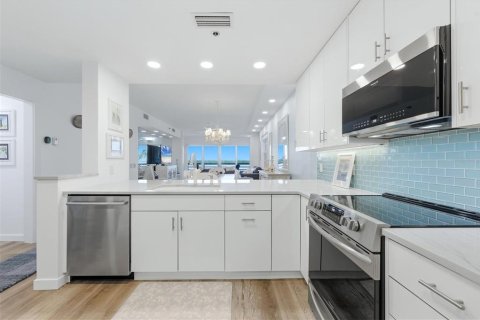 Condo in Longboat Key, Florida, 2 bedrooms  № 2418465 - photo 14