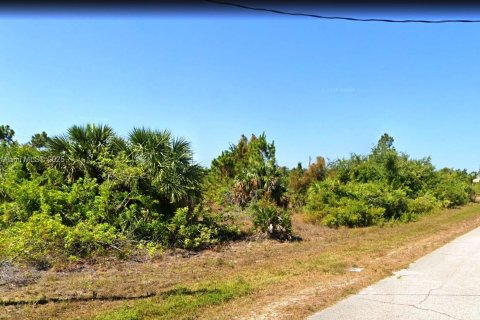 Terreno en venta en Port Charlotte, Florida № 1823844 - foto 1