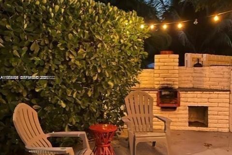 Casa en alquiler en Miami Shores, Florida, 3 dormitorios, 127.55 m2 № 1992951 - foto 3