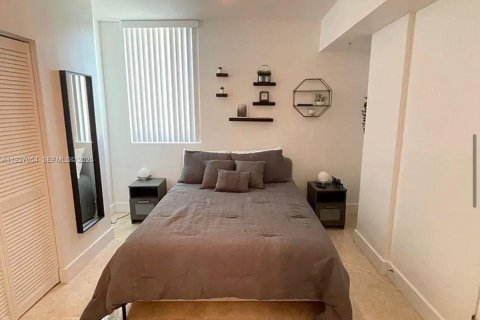 Condo in Miami, Florida, 2 bedrooms  № 1994092 - photo 8