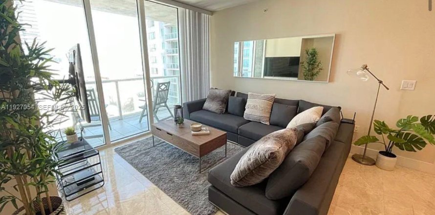 Condo in Miami, Florida, 2 bedrooms  № 1994092