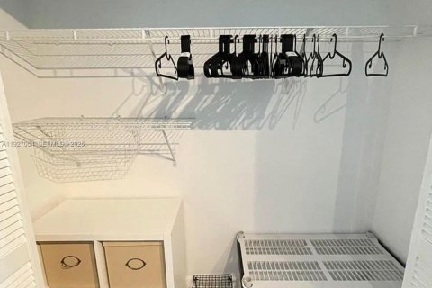 Condo in Miami, Florida, 2 bedrooms  № 1994092 - photo 15