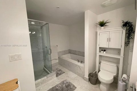Condo in Miami, Florida, 2 bedrooms  № 1994092 - photo 6