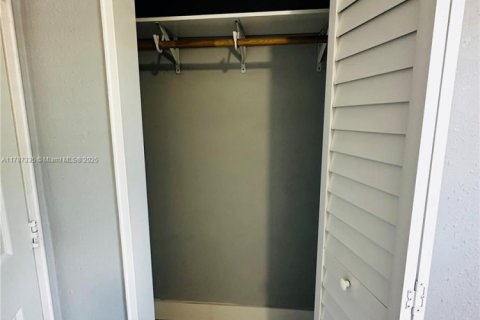 Casa en venta en Hollywood, Florida, 3 dormitorios, 115.2 m2 № 1727034 - foto 9
