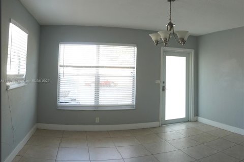 Casa en venta en Hollywood, Florida, 3 dormitorios, 115.2 m2 № 1727034 - foto 4