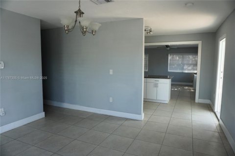 Casa en venta en Hollywood, Florida, 3 dormitorios, 115.2 m2 № 1727034 - foto 5