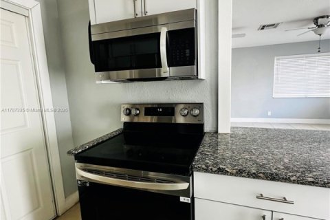 Casa en venta en Hollywood, Florida, 3 dormitorios, 115.2 m2 № 1727034 - foto 18