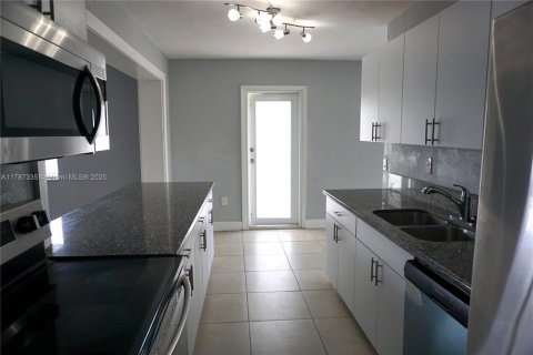 Casa en venta en Hollywood, Florida, 3 dormitorios, 115.2 m2 № 1727034 - foto 19