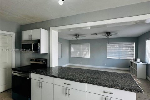 Casa en venta en Hollywood, Florida, 3 dormitorios, 115.2 m2 № 1727034 - foto 17