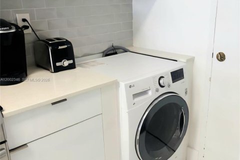 Copropriété à louer à Miami Beach, Floride: 1 chambre, 51.1 m2 № 2170329 - photo 10