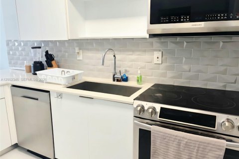 Copropriété à louer à Miami Beach, Floride: 1 chambre, 51.1 m2 № 2170329 - photo 7
