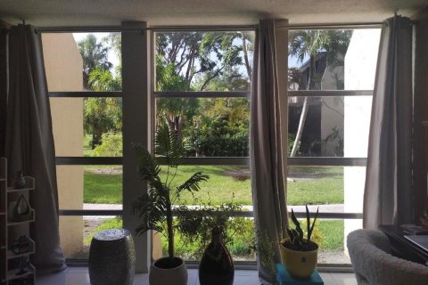 Condo in Hallandale Beach, Florida, 1 bedroom  № 2174301 - photo 3