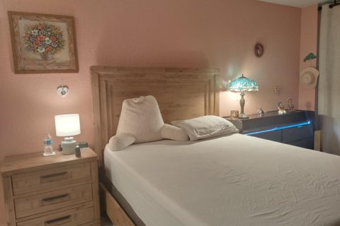 Condo in Hallandale Beach, Florida, 1 bedroom  № 2174301 - photo 7