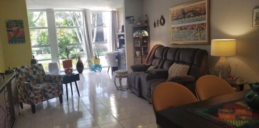 Condo in Hallandale Beach, Florida, 1 bedroom  № 2174301