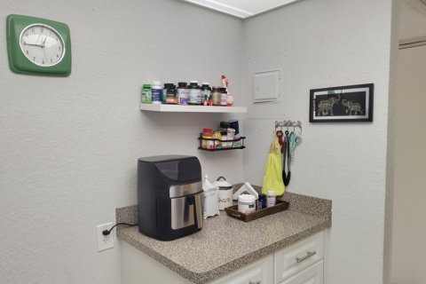 Condo in Hallandale Beach, Florida, 1 bedroom  № 2174301 - photo 8