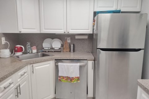 Condo in Hallandale Beach, Florida, 1 bedroom  № 2174301 - photo 5