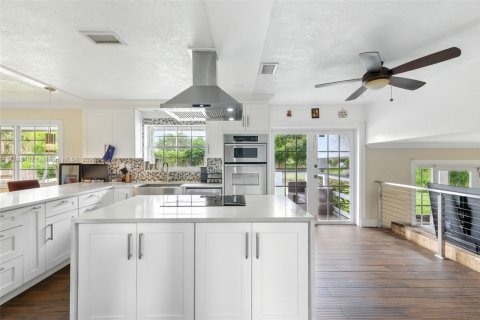 House in Weston, Florida 4 bedrooms, 231.05 sq.m. № 1966090 - photo 7