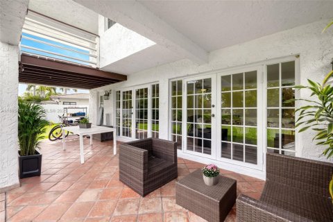 House in Weston, Florida 4 bedrooms, 231.05 sq.m. № 1966090 - photo 14