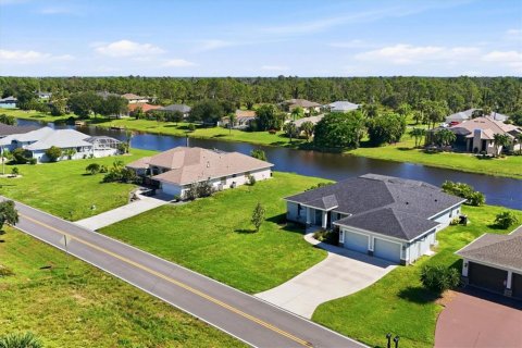 Villa ou maison à vendre à Rotonda, Floride: 3 chambres, 187.85 m2 № 2425335 - photo 2