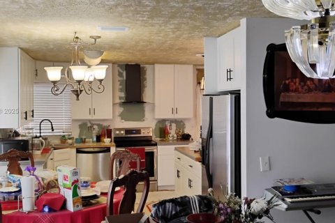 House in Sunrise, Florida 3 bedrooms, 209.68 sq.m. № 1758528 - photo 7