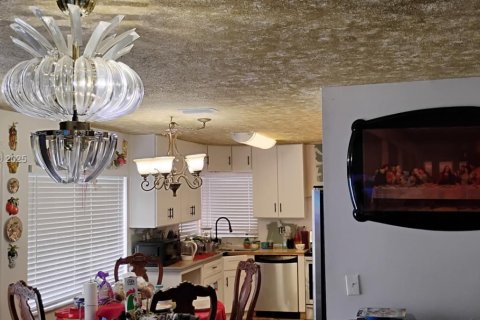 House in Sunrise, Florida 3 bedrooms, 209.68 sq.m. № 1758528 - photo 8