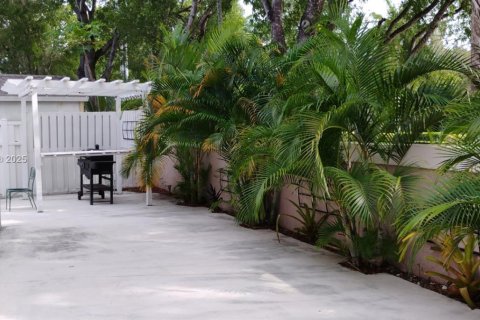 House in Sunrise, Florida 3 bedrooms, 209.68 sq.m. № 1758528 - photo 18