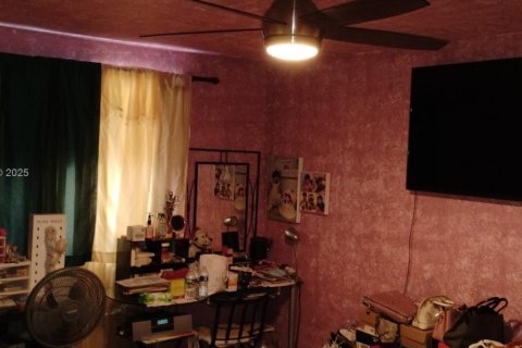 House in Sunrise, Florida 3 bedrooms, 209.68 sq.m. № 1758528 - photo 10