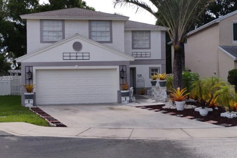 House in Sunrise, Florida 3 bedrooms, 209.68 sq.m. № 1758528 - photo 1