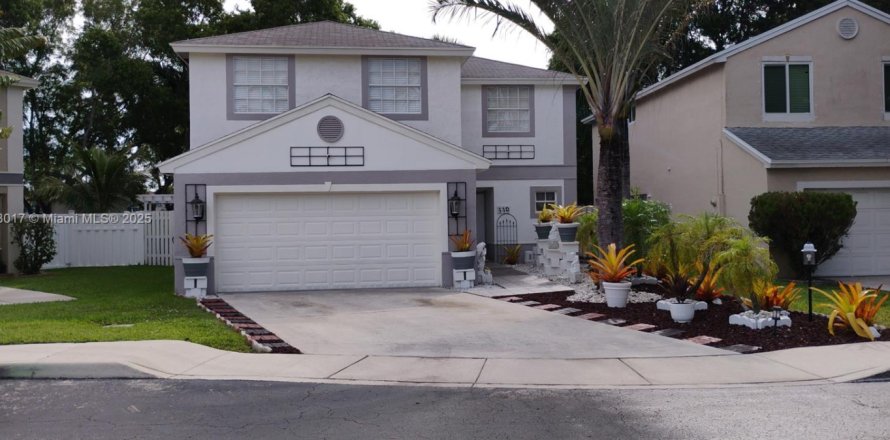 House in Sunrise, Florida 3 bedrooms, 209.68 sq.m. № 1758528