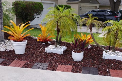 House in Sunrise, Florida 3 bedrooms, 209.68 sq.m. № 1758528 - photo 20