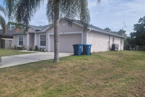 House in Palm Bay, Florida 4 bedrooms, 150.59 sq.m. № 2088014 - photo 2