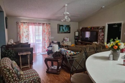 House in Palm Bay, Florida 4 bedrooms, 150.59 sq.m. № 2088014 - photo 15