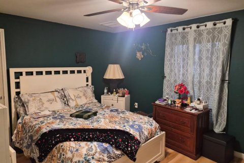House in Palm Bay, Florida 4 bedrooms, 150.59 sq.m. № 2088014 - photo 29
