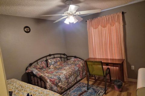 House in Palm Bay, Florida 4 bedrooms, 150.59 sq.m. № 2088014 - photo 25