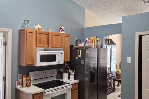 House in Palm Bay, Florida 4 bedrooms, 150.59 sq.m. № 2088014 - photo 12