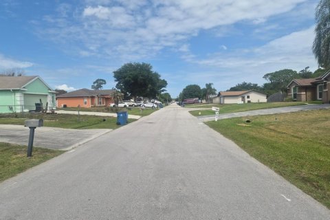 House in Palm Bay, Florida 4 bedrooms, 150.59 sq.m. № 2088014 - photo 4