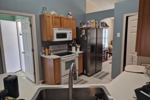 House in Palm Bay, Florida 4 bedrooms, 150.59 sq.m. № 2088014 - photo 13