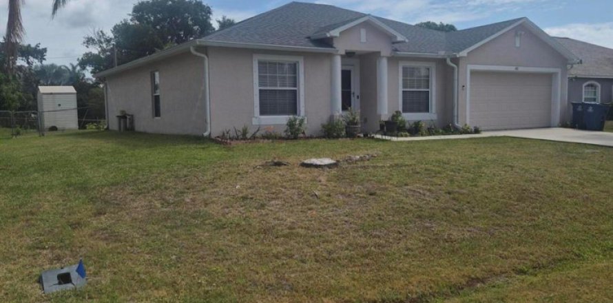 House in Palm Bay, Florida 4 bedrooms, 150.59 sq.m. № 2088014