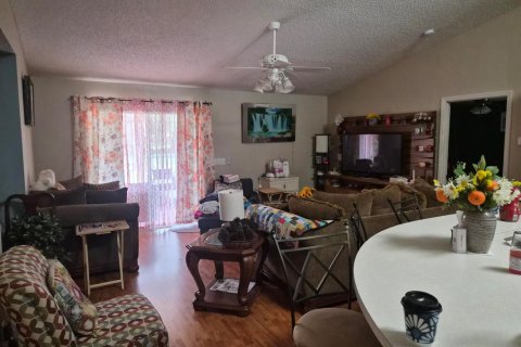 House in Palm Bay, Florida 4 bedrooms, 150.59 sq.m. № 2088014 - photo 17