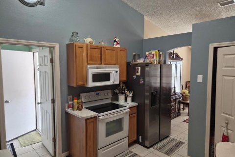 House in Palm Bay, Florida 4 bedrooms, 150.59 sq.m. № 2088014 - photo 11