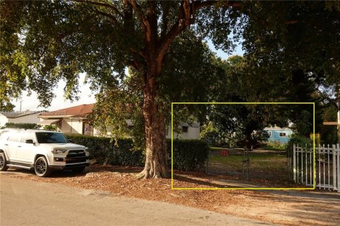 Land in Miami, Florida № 2081259