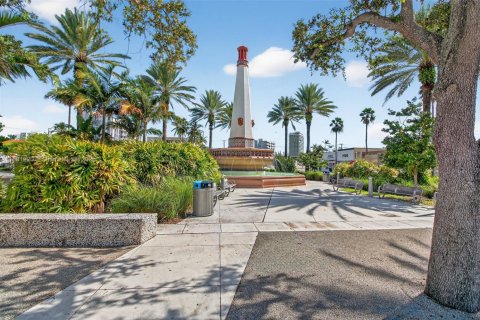 Propiedad comercial en venta en Miami Beach, Florida № 1945412 - foto 24